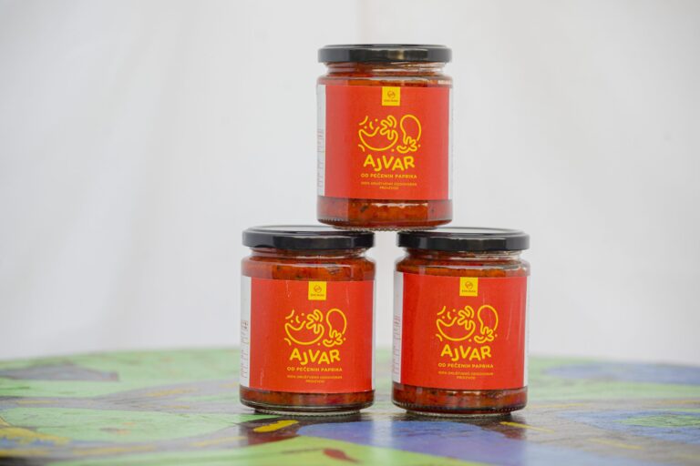 Ajvar Evo ruka - Pokloni za poslovne partnere i korporativni pokloni