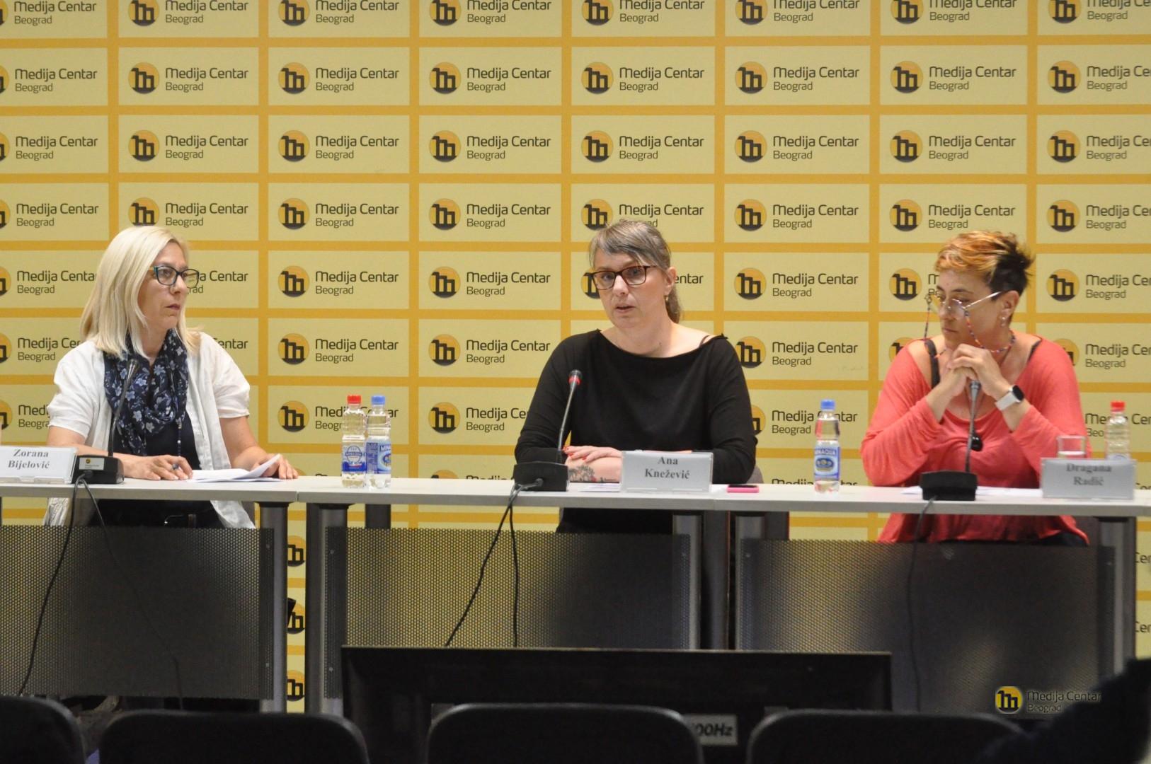 Održan okrugli sto udruženja Evo Ruka „DOSTOJANSTVO I PODRŠKA ZA MLADE OSOBE SA INVALIDITETOM – JA ŽIVIM I VAN ŠKOLSKE KLUPE“